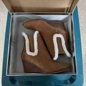 Andre Assous Tan/Brown Suede Sasha Booties with Shearling lining. Size 8.  NWT.